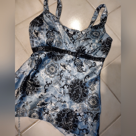 Shimmery lt blue/black asymmetrical top - Picture 3 of 12